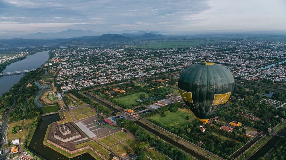 Khách quốc tế đến Việt Nam 6 tháng đầu năm 2022 tăng mạnh