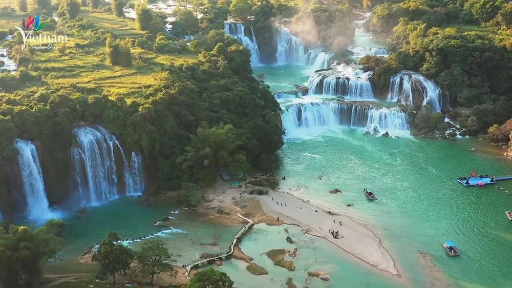 Một Việt Nam tỏa sáng cùng với những kỳ quan hùng vĩ 