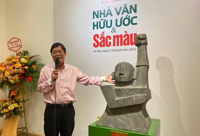 Khám phá những gam màu lạ trong triển lãm Nhà văn Hữu Ước & Sắc màu
