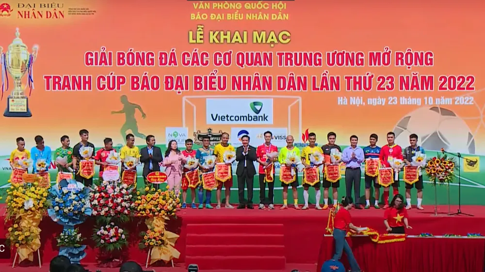 16 đội tranh tài tại Giải bóng đá các cơ quan Trung ương mở rộng