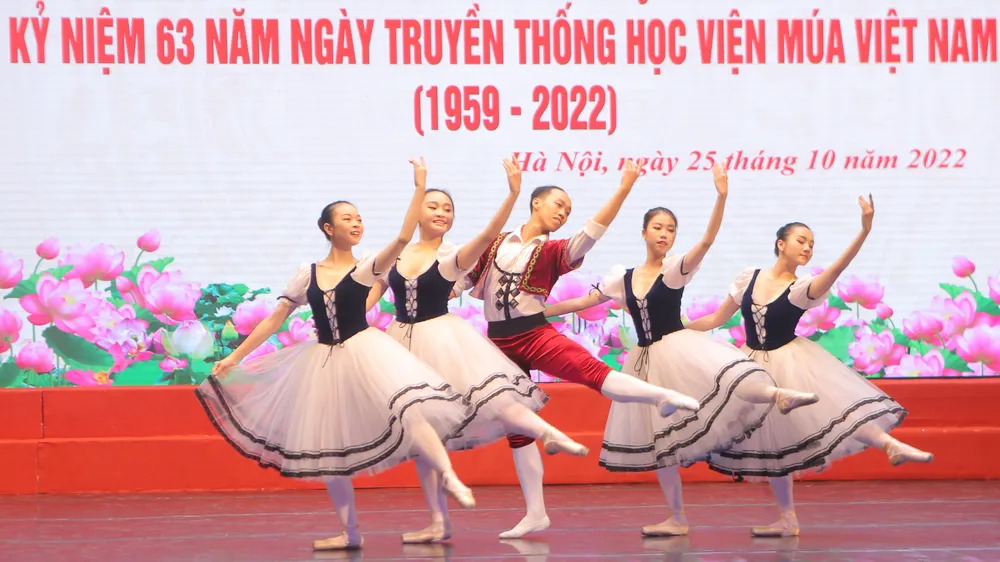 Lễ khai giảng năm học 2022-2023 và kỷ niệm 63 năm Ngày truyền thống Học viện Múa Việt Nam
