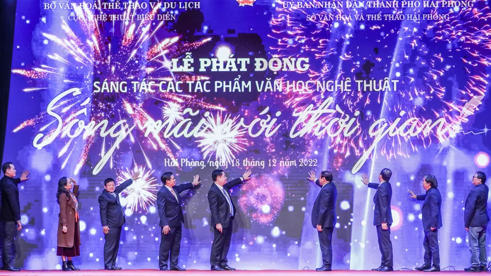Lễ phát động sáng tác các tác phẩm văn học nghệ thuật “Sống mãi với thời gian”