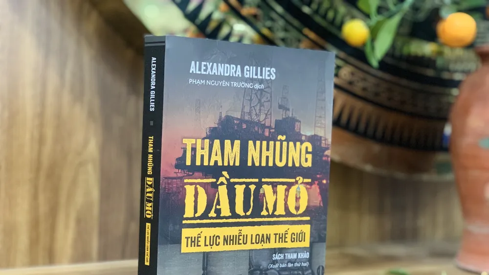 Cuốn sách Tham nhũng dầu mỏ - Thế lực nhiễu loạn thế giới do NXB Chính trị Quốc gia Sự thật ấn hành