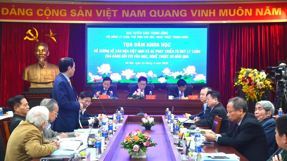 Hơn 100 đại biểu là nhà quản lý, nhà khoa học, văn nghệ sĩ tiêu biểu tham dự tọa đàm
