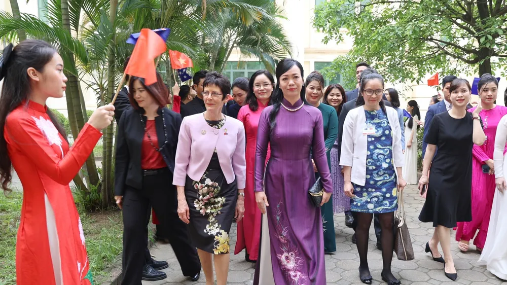 Phu nhân Chủ tịch nước Võ Văn Thưởng cùng Phu nhân Toàn quyền Australia thăm Học viện Âm nhạc Quốc gia
