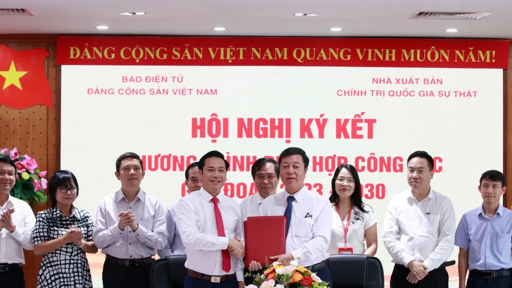 NXB Chính trị quốc gia Sự thật phối hợp với Báo điện tử Đảng Cộng sản Việt Nam tổ chức Hội nghị ký kết Chương trình phối hợp công tác