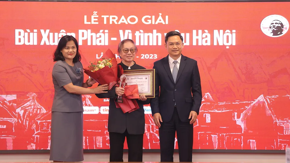 Đạo diễn, NSND Đặng Nhật Minh được trao Giải thưởng Lớn - Vì tình yêu Hà Nội
