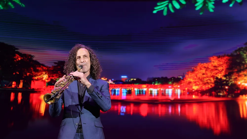 Ở tuổi U70, Kenny G vẫn khiến hàng ngàn khán giả chìm đắm trong âm nhạc. Ảnh: HÒA NGUYỄN