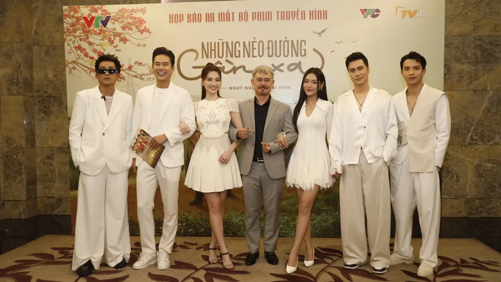 Ra mắt phim truyền hình "Những nẻo đường gần xa"