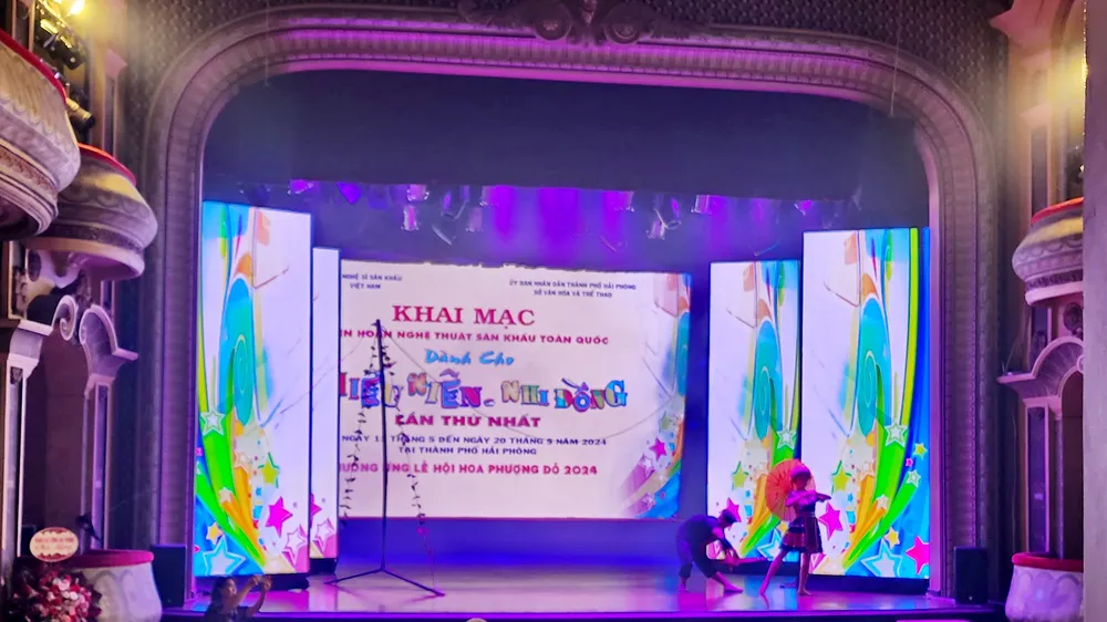 Nhà hát Lớn TP Hải Phòng ngập tràn khán giả đêm khai mạc Liên hoan nghệ thuật Sân khấu toàn quốc dành cho thiếu niên, nhi đồng