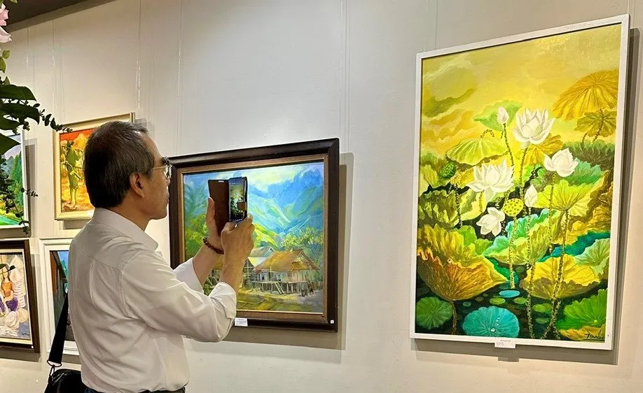 Bữa tiệc đa sắc màu với triển lãm mỹ thuật "Cuộc sống quanh ta"