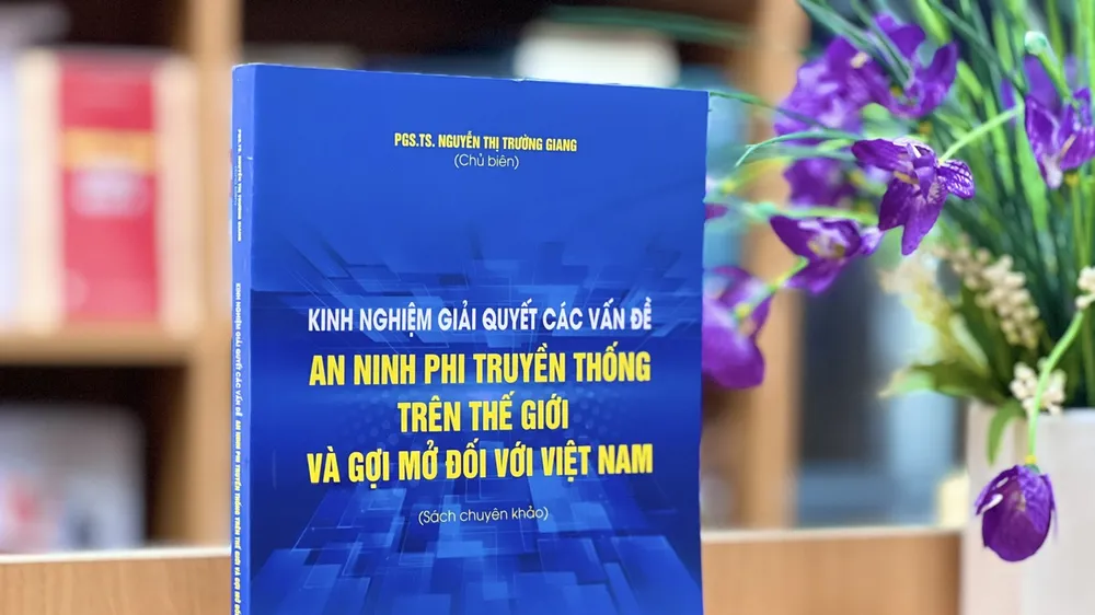 Cuốn sách "Kinh nghiệm giải quyết các vấn đề an ninh phi truyền thống trên thế giới và gợi mở đối với Việt Nam"