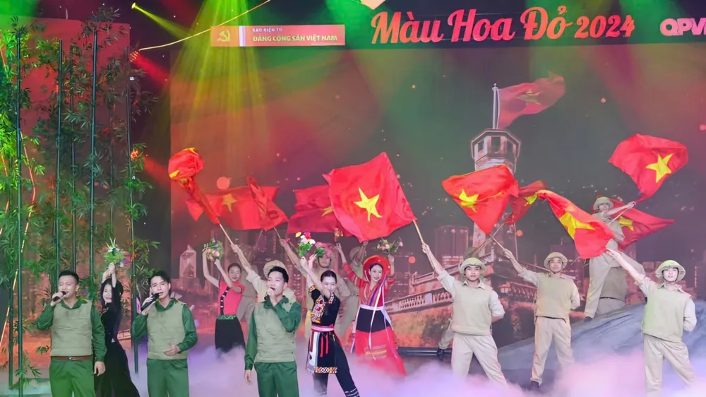 Xúc động chương trình nghệ thuật đặc biệt "Màu hoa đỏ" lần thứ 17