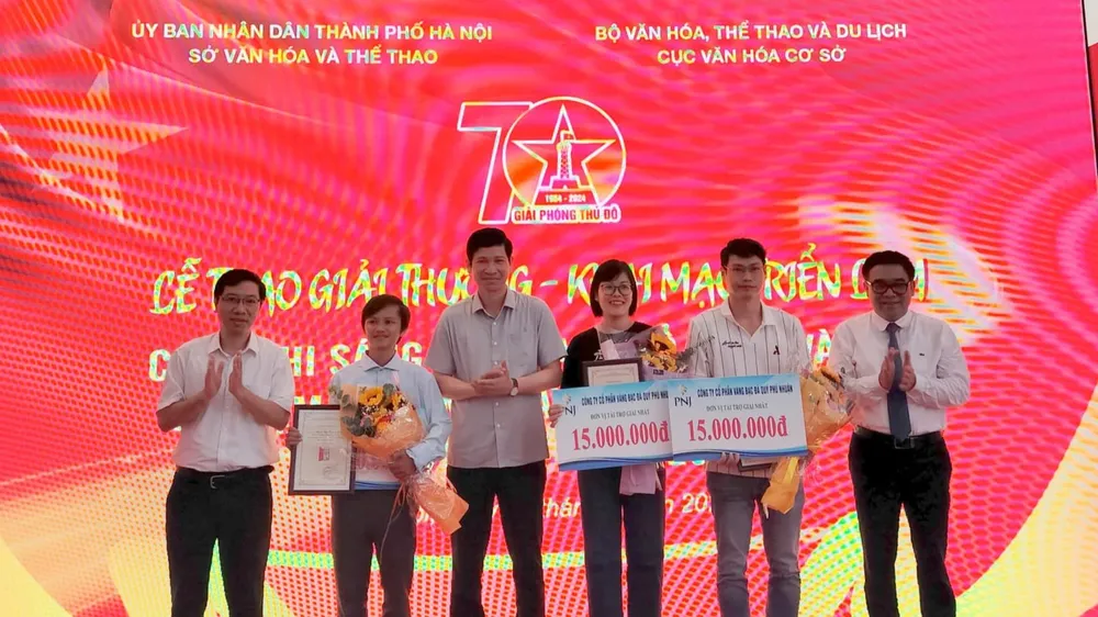Trao giải cuộc thi sáng tác tranh cổ động và logo tuyên truyền kỷ niệm 70 năm Ngày Giải phóng Thủ đô