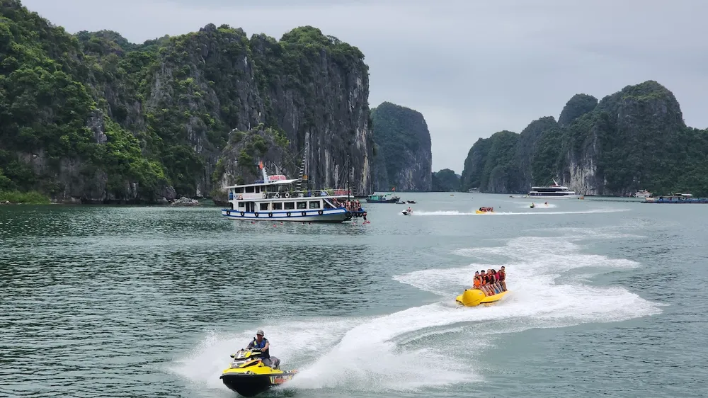 Di sản thế giới Vịnh Hạ Long- Cát Bà. Ảnh THU HÀ