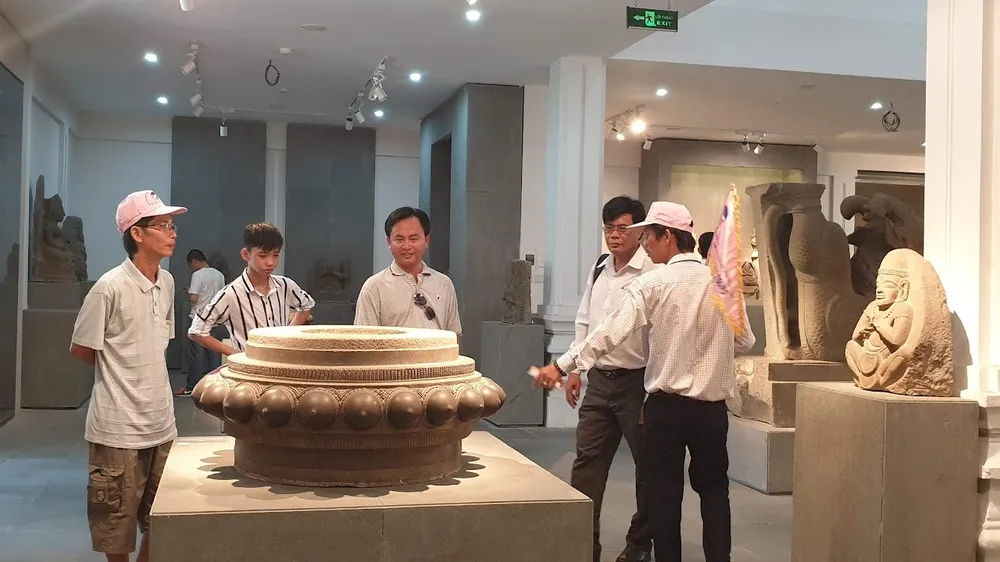Người làm công tác bảo tàng không được môi giới, mua bán cổ vật. Ảnh: THU HÀ