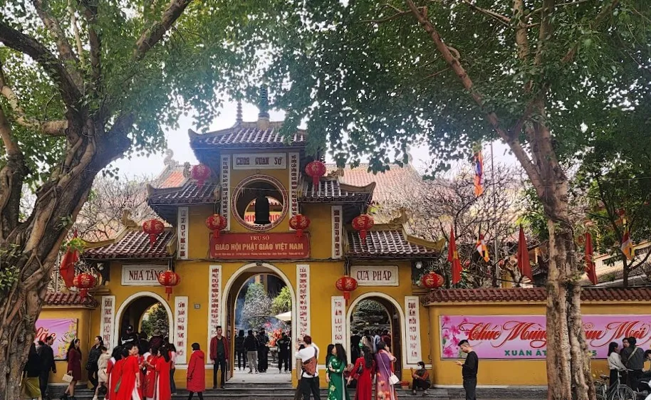 Sáng 30-4, các chùa cả nước đồng loạt thỉnh chuông 