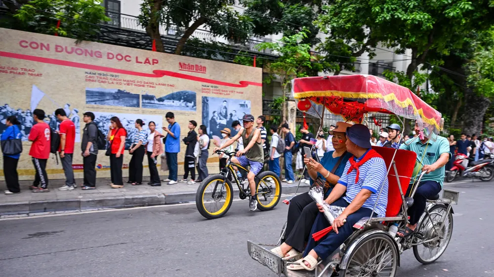 Trải nghiệm lịch sử qua triển lãm "80 năm rạng rỡ non sông - Con đường Độc lập”