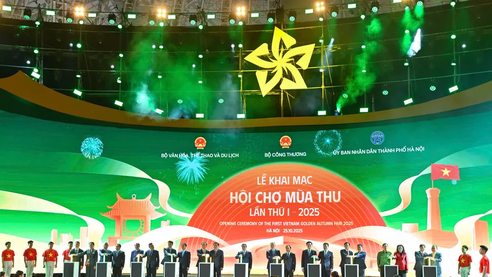Khai mạc Hội chợ Mùa Thu lần thứ nhất năm 2025. Ảnh VIẾT CHUNG