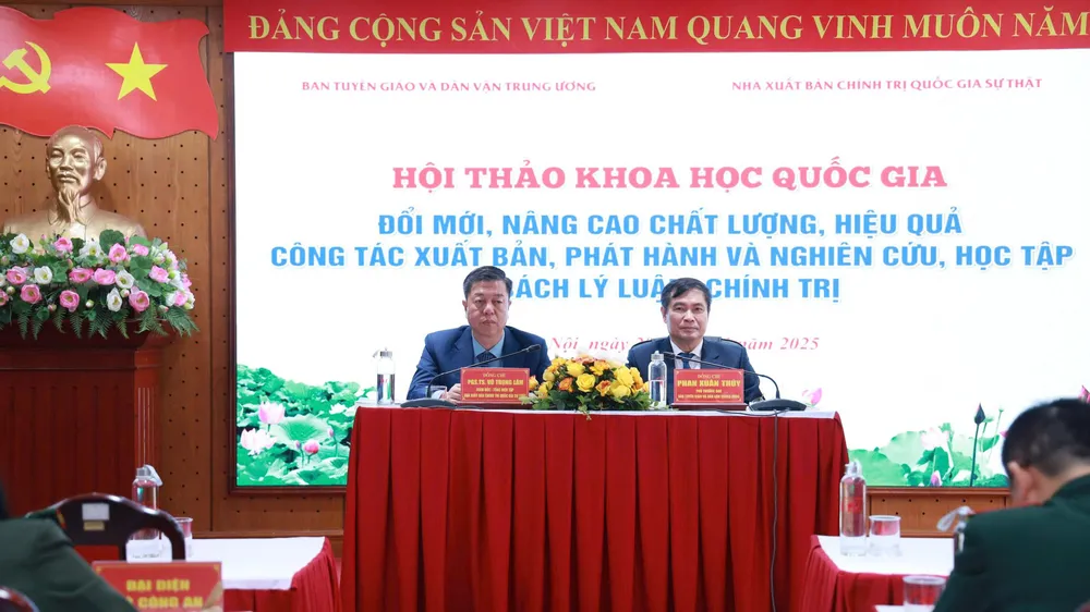 Tìm giải pháp để sách lý luận không “cất kho”
