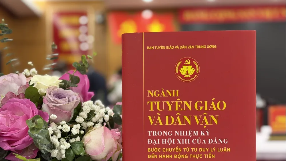 Cuốn sách "Ngành Tuyên giáo và Dân vận trong nhiệm kỳ Đại hội XIII của Đảng - Bước chuyển từ tư duy lý luận đến hành động thực tiễn"