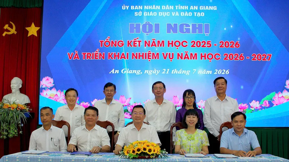 Ký kết thực hiện nhiệm vụ năm học 2026-2027 giữa Sở GD-ĐT với đại diện các địa phương và cơ sở giáo dục trực thuộc.