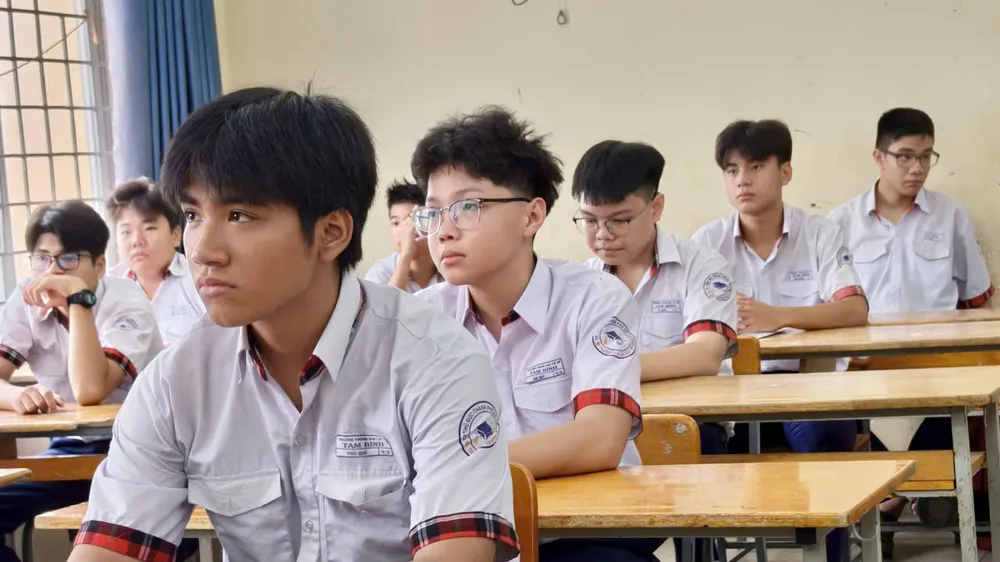 Năm học 2026-2027, trường học TPHCM sẽ thay thế bàn ghế không phù hợp với chiều cao của học sinh
