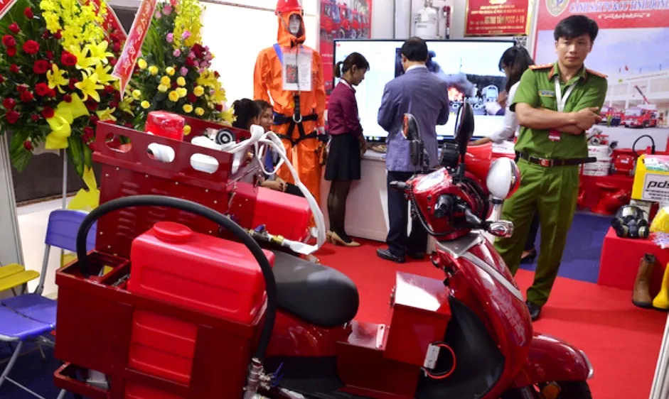 Xe chữa cháy mini để tiếp cận và chữa cháy các đám trong các hẻm nhỏ