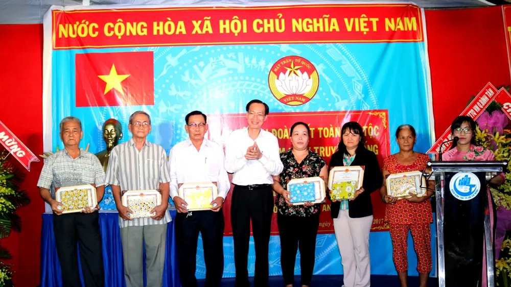 Đoàn kết để phát triển, xóa nghèo