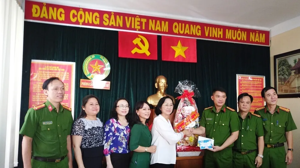 Lãnh đạo TPHCM thăm, tặng quà tết Cảnh sát PCCC, Cảnh sát Hình sự TPHCM