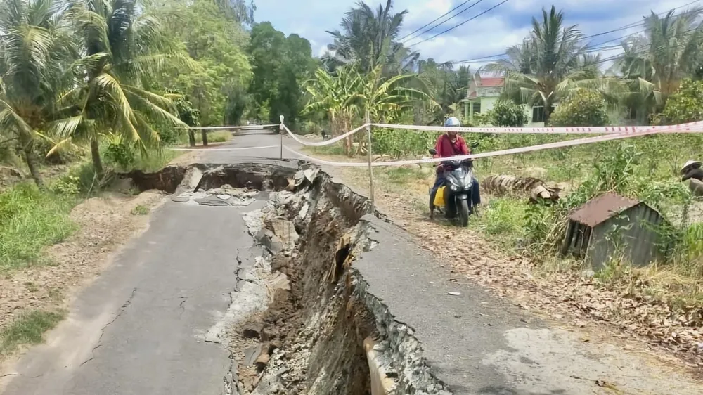 Tỉnh lộ 965 (Kiên Giang) sạt lở nghiêm trọng