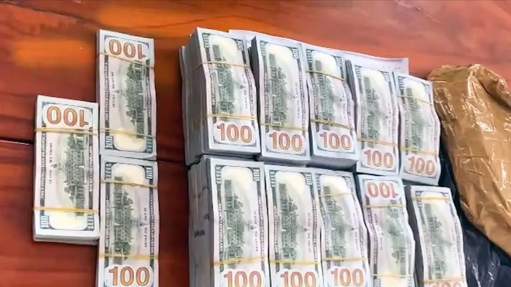 An Giang: Tạm giữ đối tượng vận chuyển trái phép hơn nửa triệu USD qua biên giới