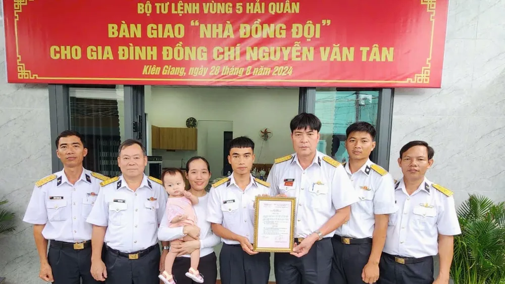 Bộ Tư lệnh Vùng 5 Hải quân bàn giao “Nhà đồng đội”