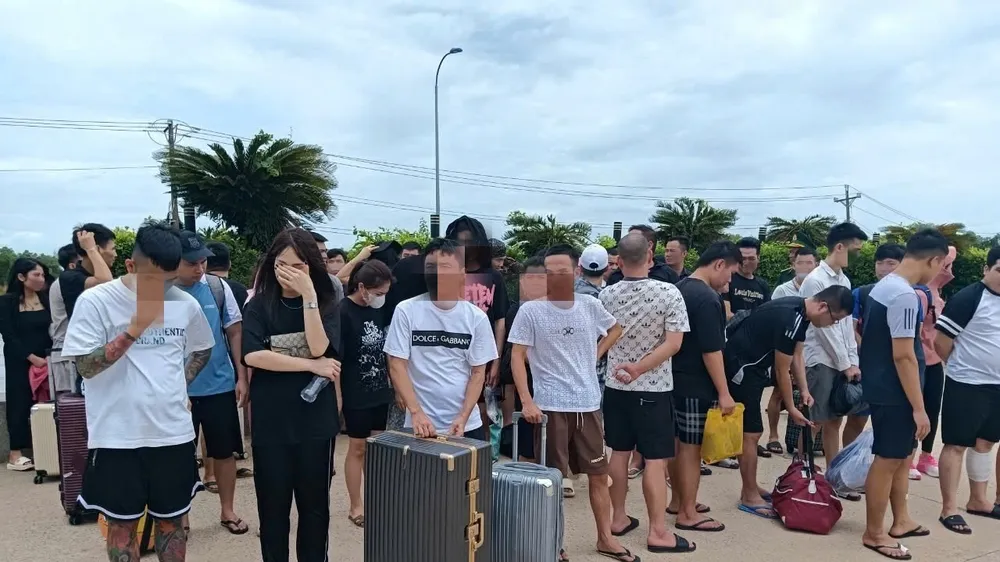 Tiếp nhận 60 công dân Việt Nam bị lừa “việc nhẹ lương cao” tại Campuchia