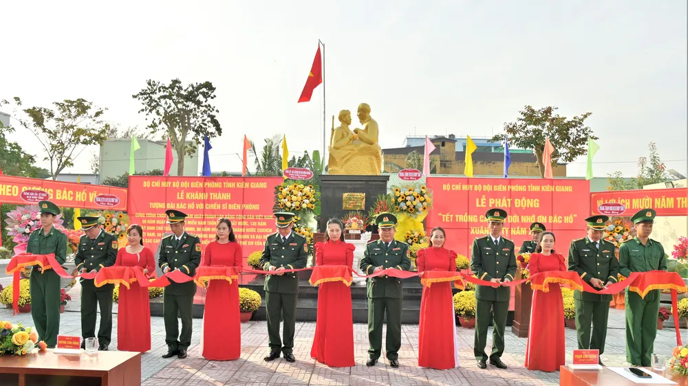 Kiên Giang: Khánh thành tượng đài “Bác Hồ với chiến sĩ biên phòng”