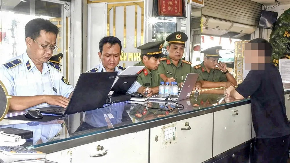 Xử phạt 99 cơ sở kinh doanh vàng 