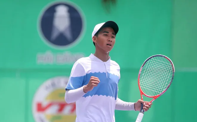 Tay vợt Minh Đức.
