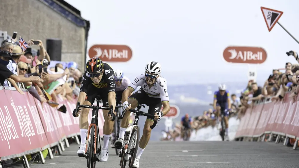 Chiến thắng suýt sao của Van Aert trước Alaphilippe 