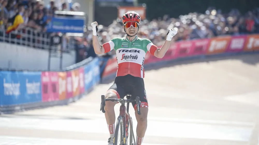Elisa Longo Borghini ung dung giành chiến thắng Paris-Roubaix Femmes