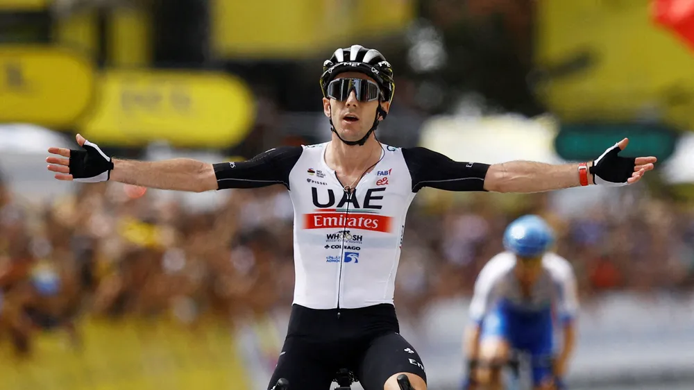 Adam Yates giành chiến thắng chặng mở màn Tour de France 2023