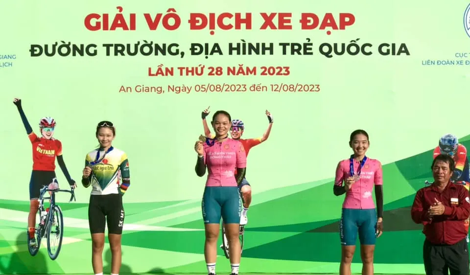 Nguyễn Thị Bé Hồng mang về cho Đồng Tháp thêm chiếc HCV U18 nữ xuất phát đồng hàng