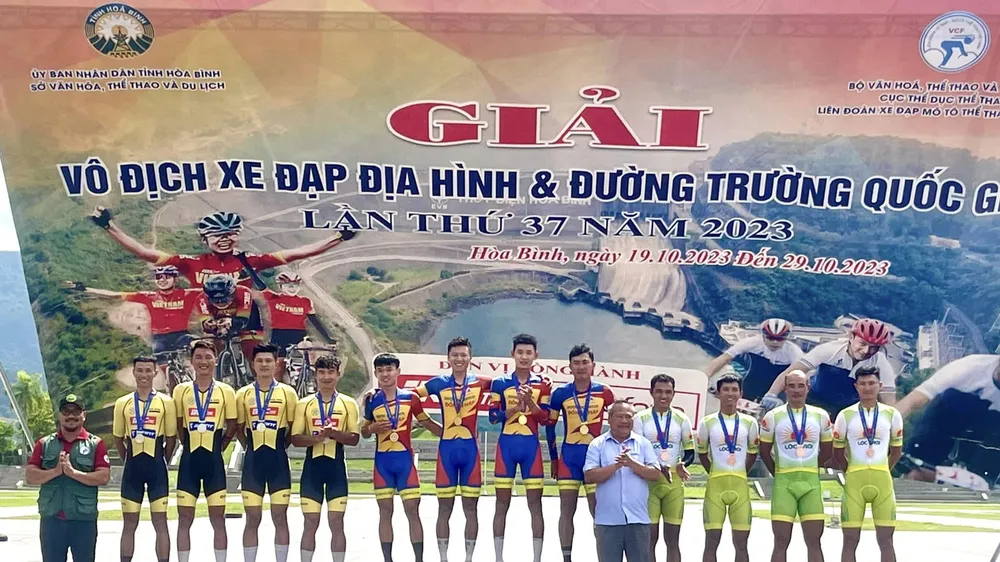 Đồng Tháp trở thành tân vô dịch nội dung đồng đội tính giờ