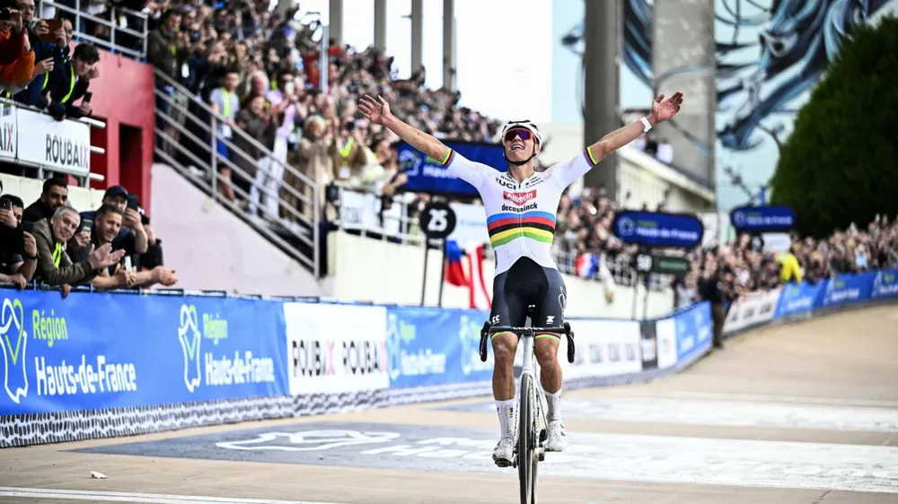 Mathieu van der Poel chiến thắng ấn tượng tại Paris-Roubaix