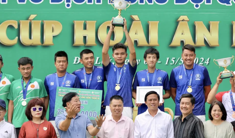 Hải Đăng Tây Ninh nhận cúp vô địch