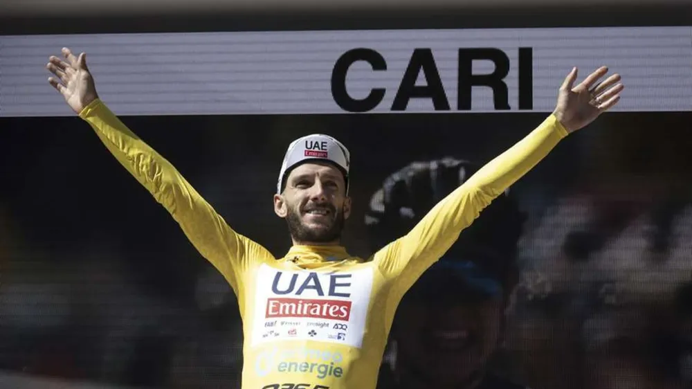 Adam Yates đang thâu tóm danh hiệu tại Tour de Suisse 2024