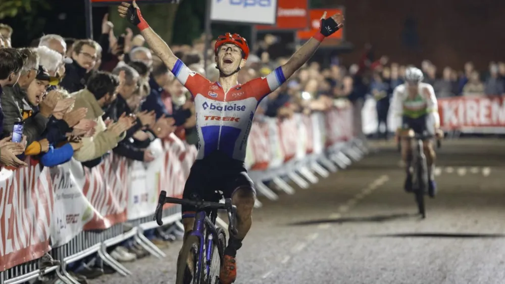 Lars van der Haar chiến thắng Nacht van Woerden 2024
