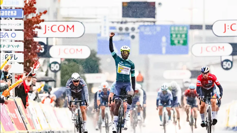 Biniam Girmay thắng nước rút tại Saitama Criterium