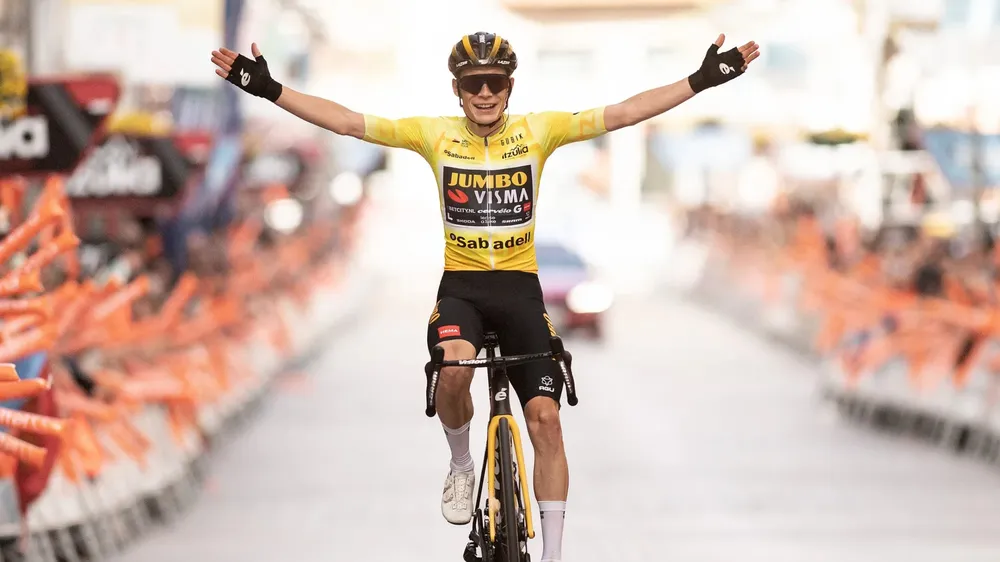Jonas Vingegaard từng hai lần mặc áo vàng Tour de France
