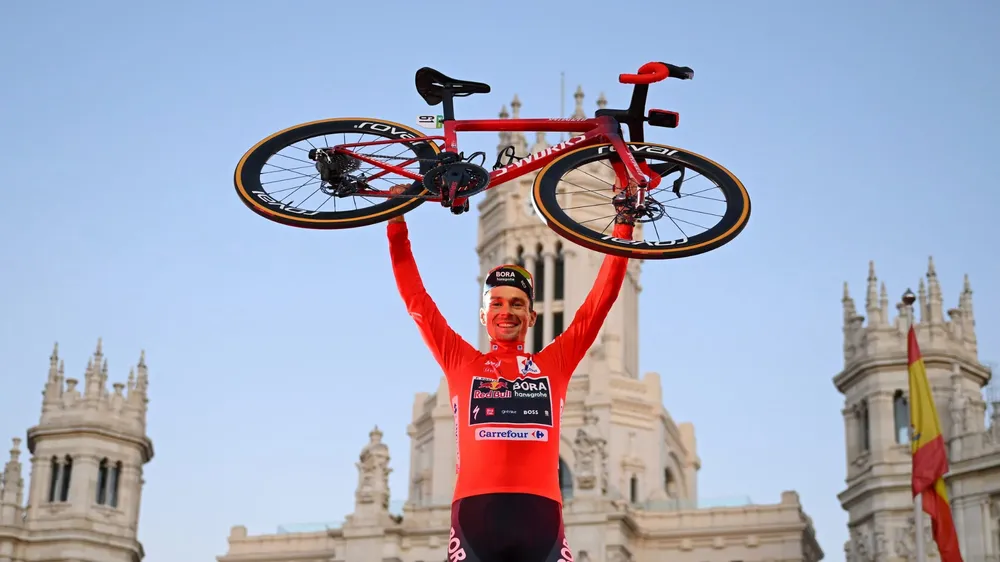 Primoz Roglic sẽ không bảo vệ chức vô địch tại Vuelta a Espana