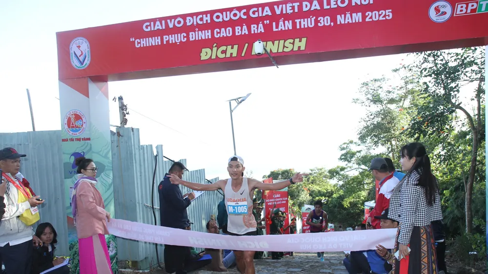 Hoàng Nguyên Thanh lại về nhất tại đỉnh Bà Rá